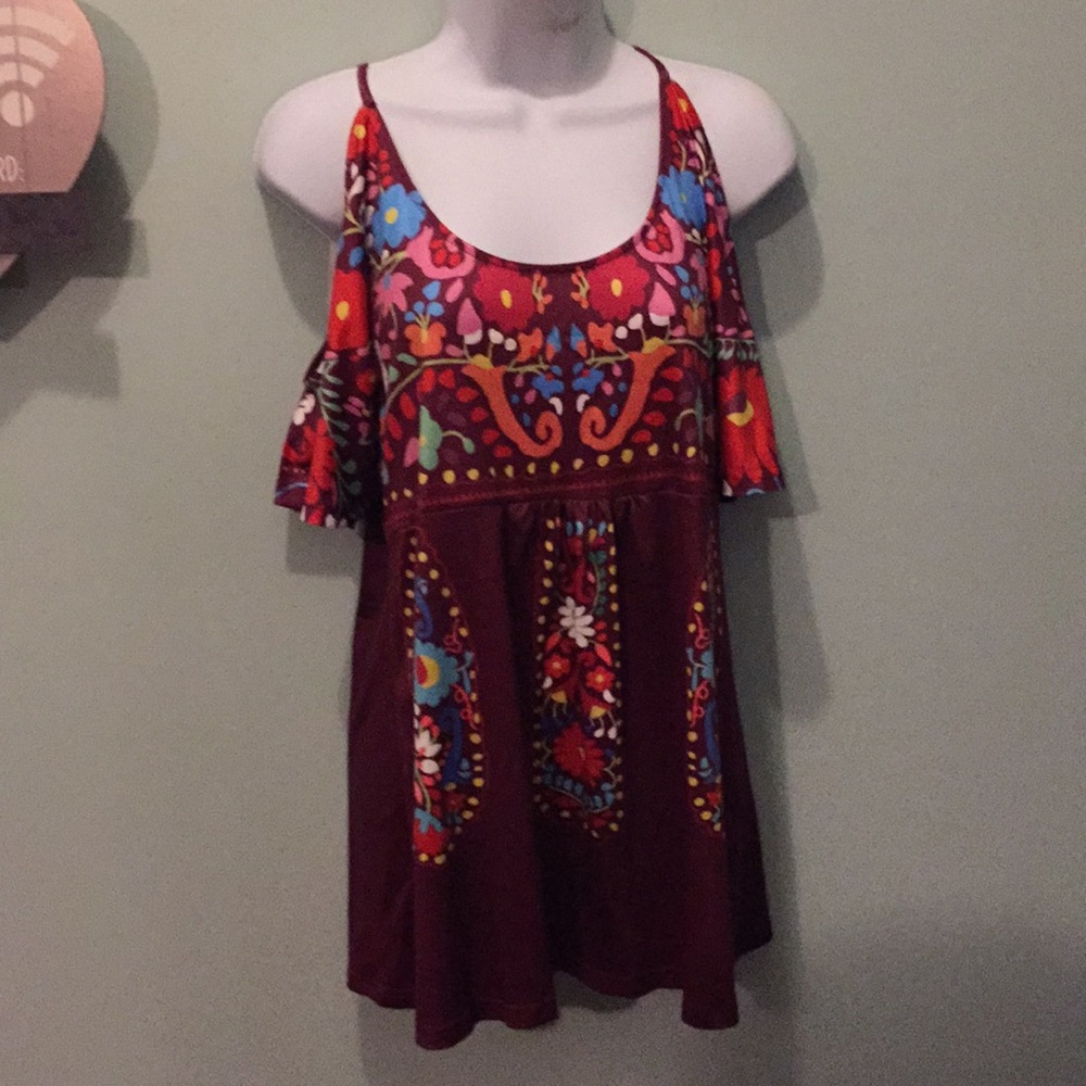 NEW SIZE MEDIUM TOP OFF THE SHOULDERS